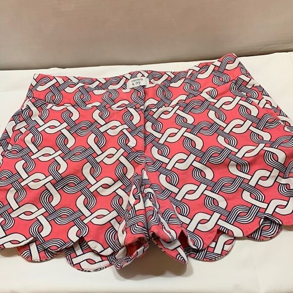 Crown and Ivy size 2 scalloped edging shorts - Picture 1 of 7
